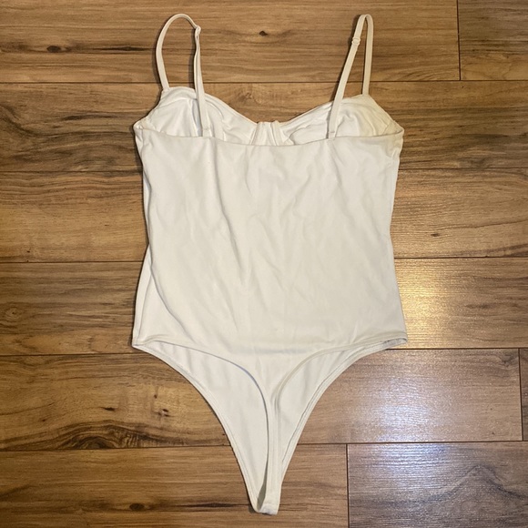 Babaton Aritzia forte contour bodysuit - Picture 2 of 3